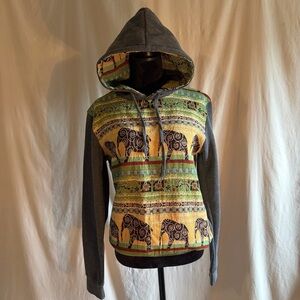 Deer Gary Colorful Elephant-Embroidered Hoodie Women’s Size Large